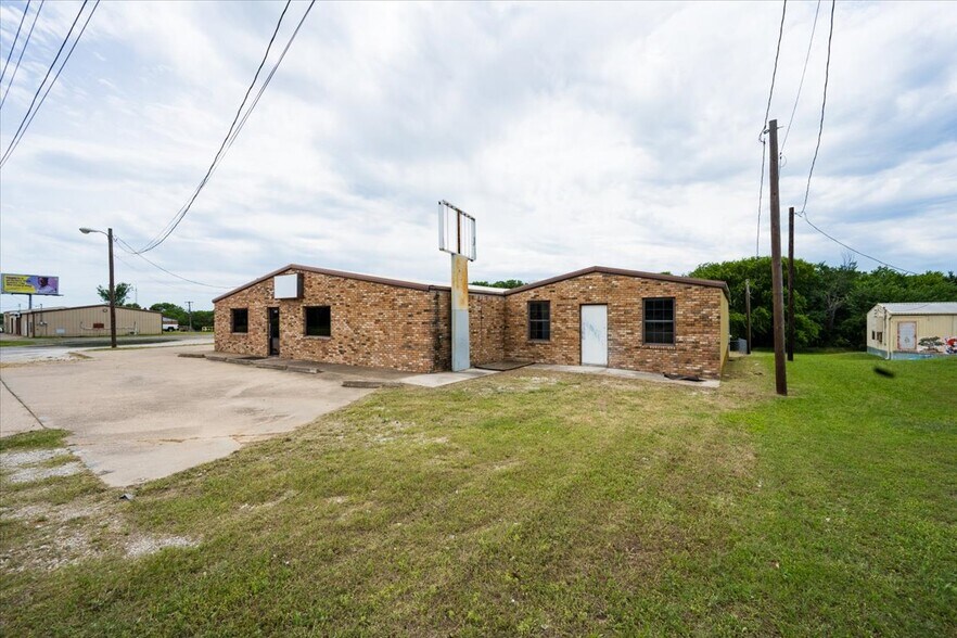 More Photos Of 11361 FM 730 N, Azle Flex For Sale