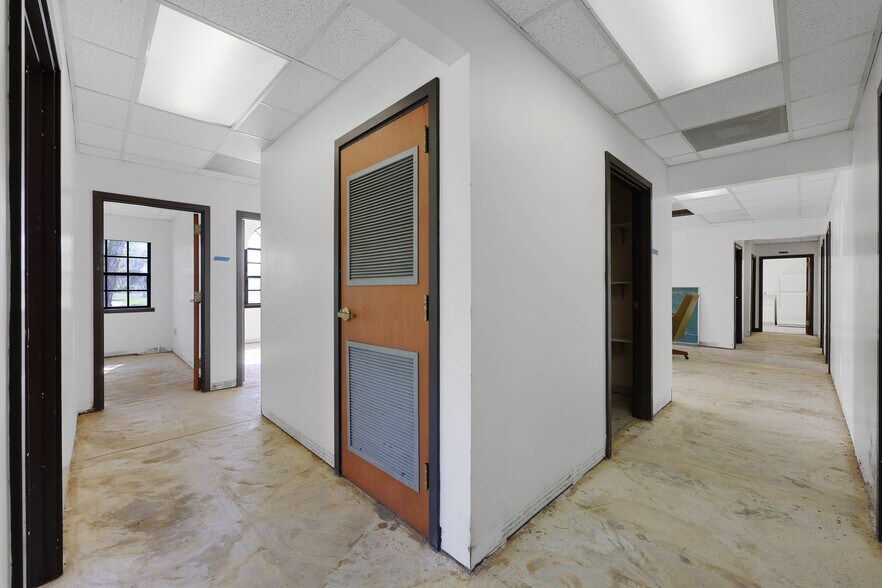 More Photos Of 22705 134th, Raiford Office For Sale