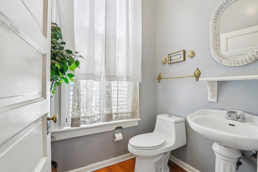 More Photos Of 421 Howard St, San Antonio Hospitality For Sale