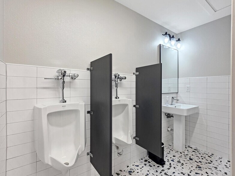 More Photos Of 3410 I-10 W, Orange Office For Sale