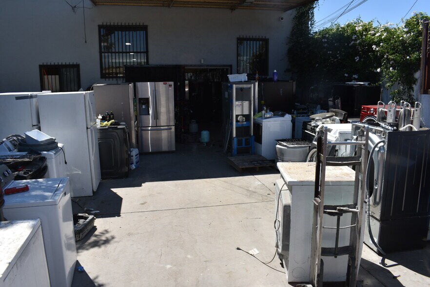 More Photos Of 6904 Atlantic Ave, Bell Storefront For Sale