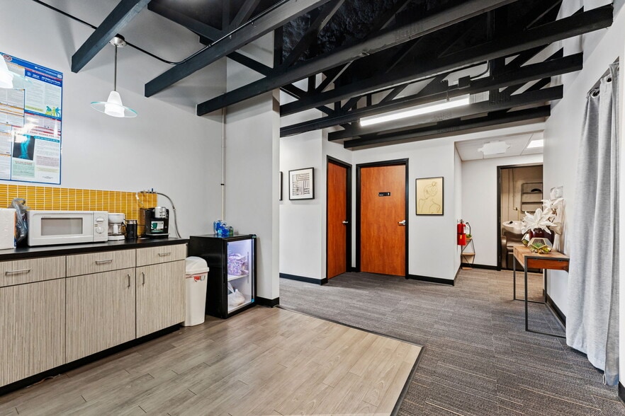 More Photos Of 3007 W Cypress St, Tampa General Retail For Sale