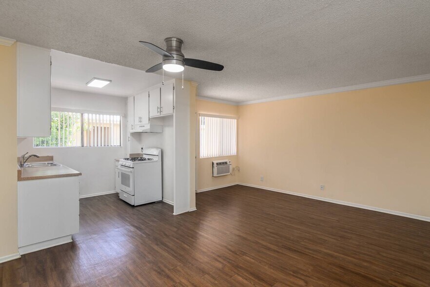 More Photos Of 8523 Etiwanda Ave, Northridge Apartments For Sale