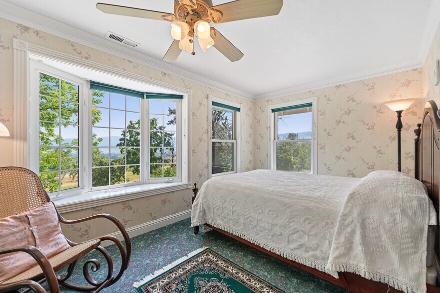 More Photos Of 48212 Clear Creek Rd, Halfway Hospitality For Sale