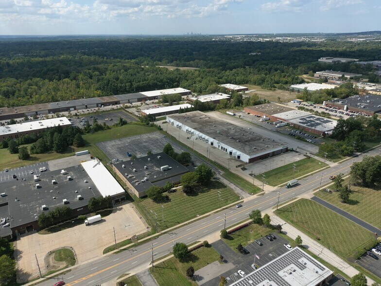 More Photos Of 6262 Cochran Rd, Solon Flex For Sale