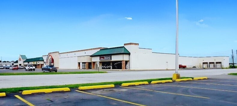 More Photos Of 5074-5206 W 38th St, Indianapolis Unknown For Sale