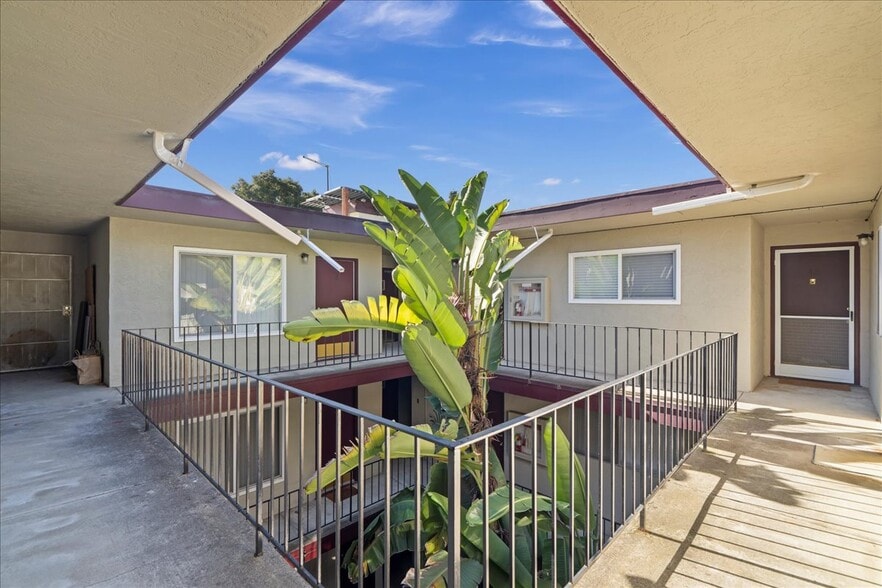 More Photos Of 2231-2233 Grant St, Berkeley Apartments For Sale