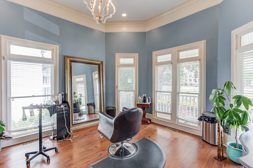 More Photos Of 152 E Shadburn Ave, Buford Office For Sale