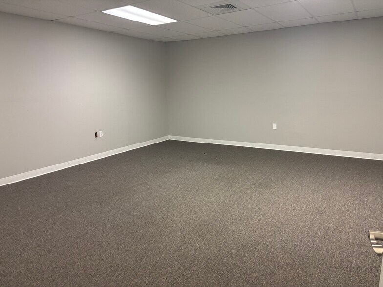 More Photos Of 502 Capital Cir SE, Tallahassee Office For Lease