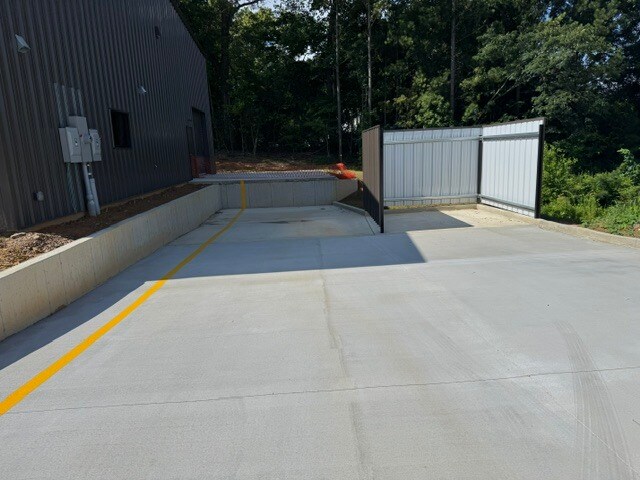 More Photos Of 300 Midridge Ln, Pelham Warehouse For Lease