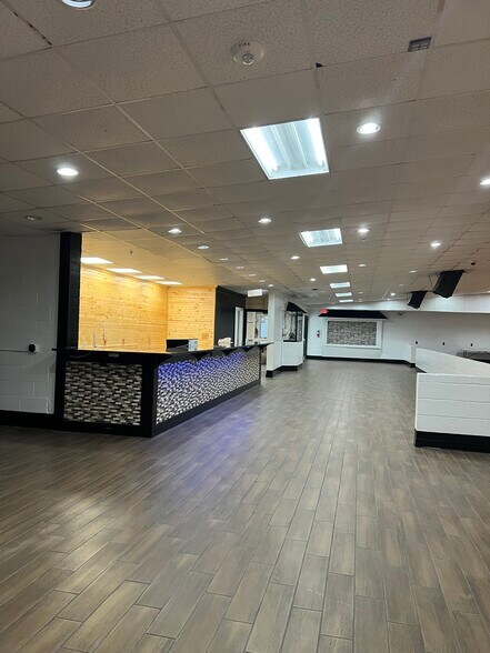 More Photos Of 1150 S Sheridan Rd, Tulsa Sports And Entertainment For Sale