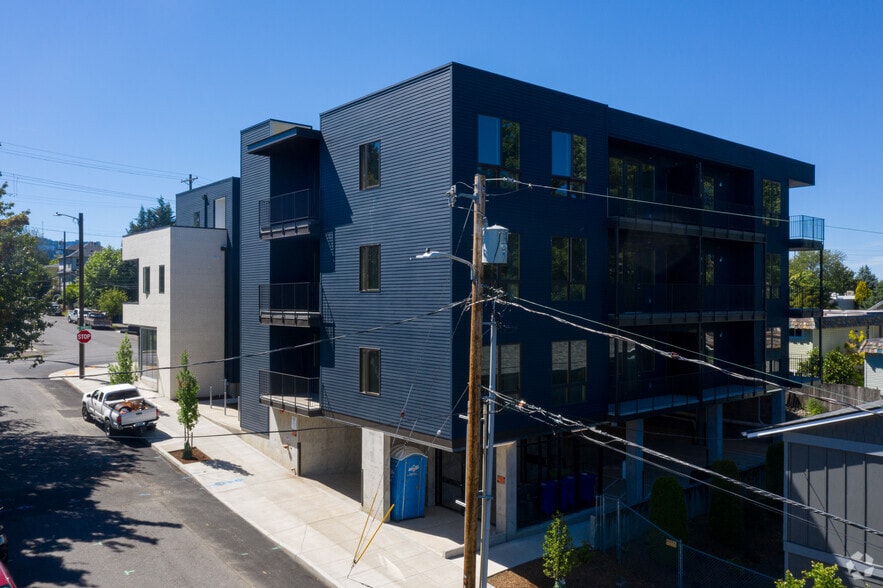 More Photos Of 1407 SE Cora St, Portland Restaurant For Lease