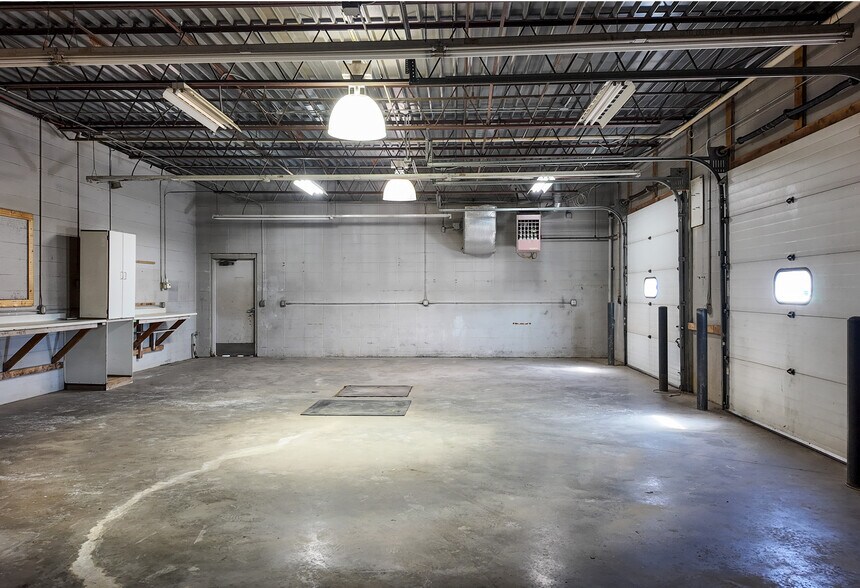 More Photos Of 4201 W 12th St, Sioux Falls Flex For Lease