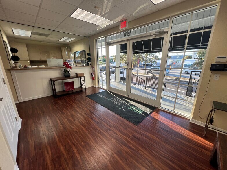 More Photos Of 4505 Town N Country Blvd, Tampa Office For Sale