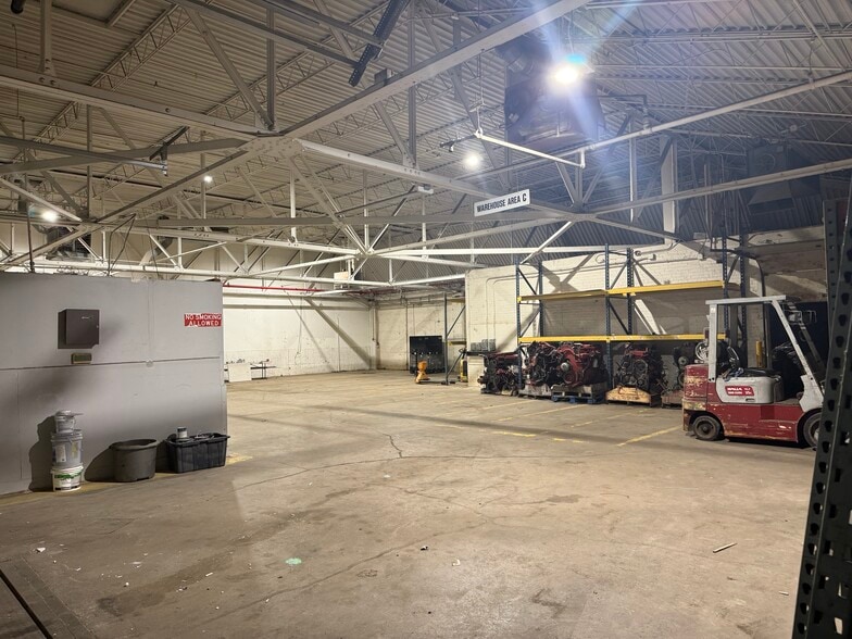 More Photos Of 4227 W 43rd St, Chicago Warehouse For Lease