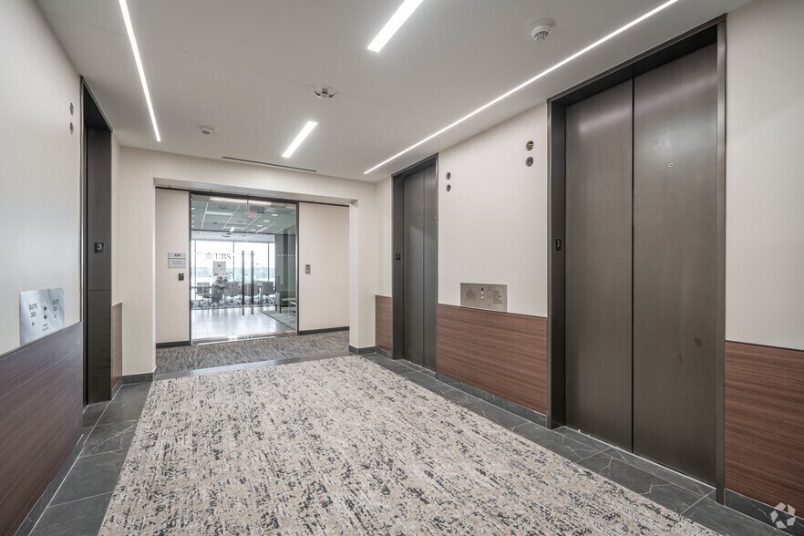 More Photos Of 2525 Bay Area Blvd, Houston Unknown For Lease