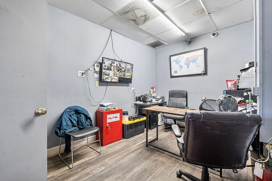 More Photos Of 3593 S Military Trl, Lake Worth Auto Repair For Sale