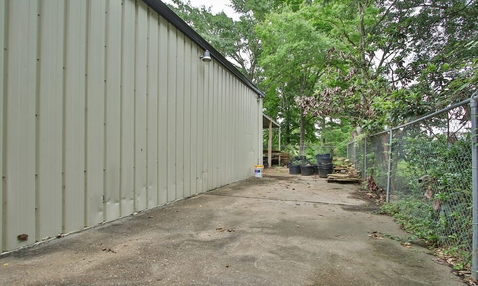 More Photos Of 13000 Schroeder Rd, Houston Warehouse For Sale