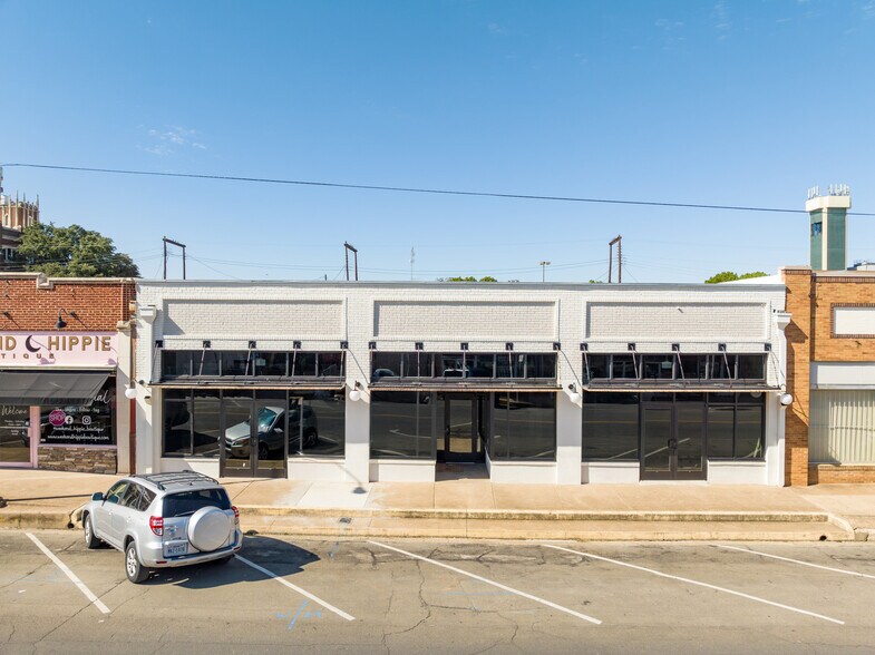 Primary Photo Of 1019 Austin Ave, Waco Storefront For Lease
