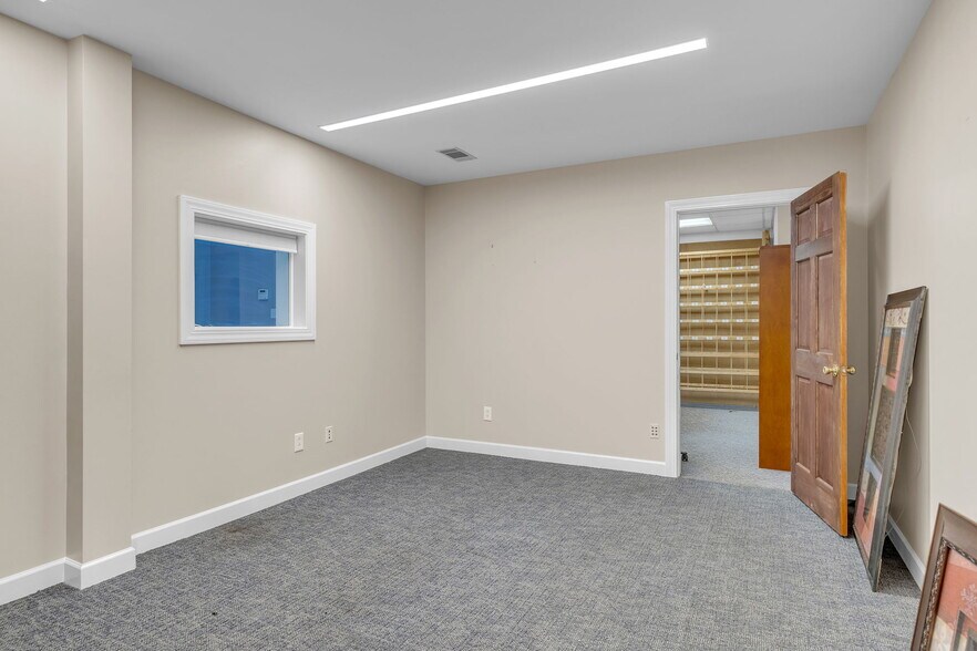 More Photos Of 4 Progress Rd, Greenville Flex For Lease