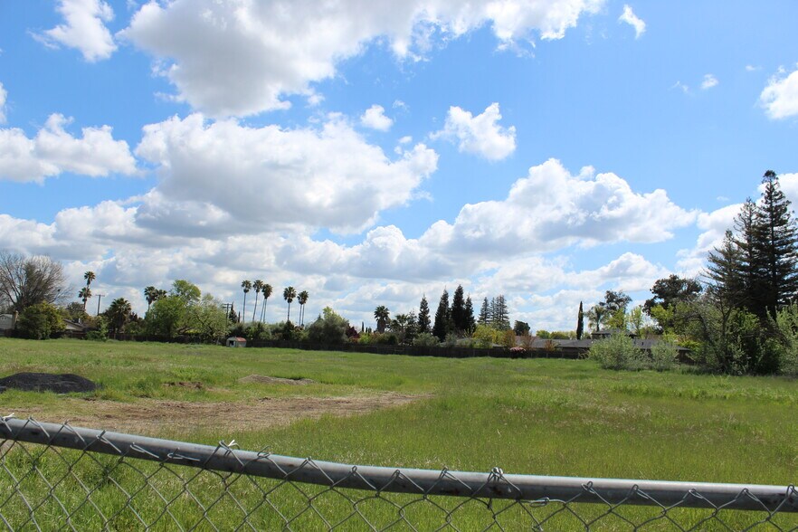 More Photos Of 7509 Persimmon Ave, Sacramento Land For Sale