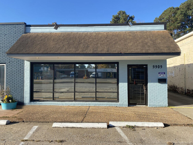 Primary Photo Of 9909 Warwick Blvd, Newport News Storefront For Lease