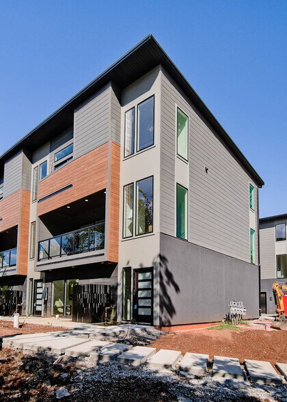 More Photos Of 204 9th St, Bentonville Apartments For Sale