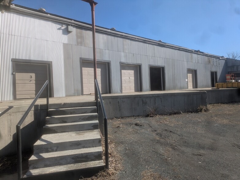 Primary Photo Of 6 Railroad Yard Rd, Deerfield Light Distribution For Lease