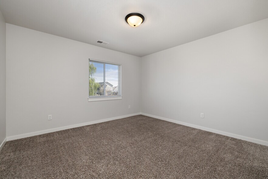 More Photos Of 10890 Blue River Ln, Nampa Apartments For Sale