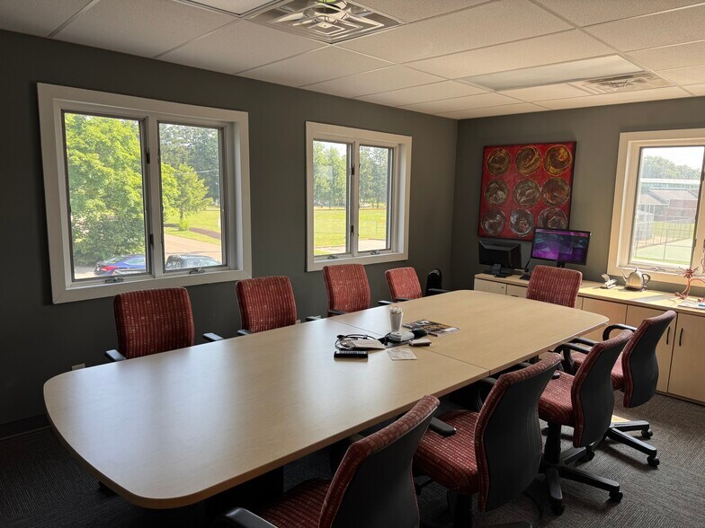 More Photos Of 118-122 Western Ave, Akron Coworking Space