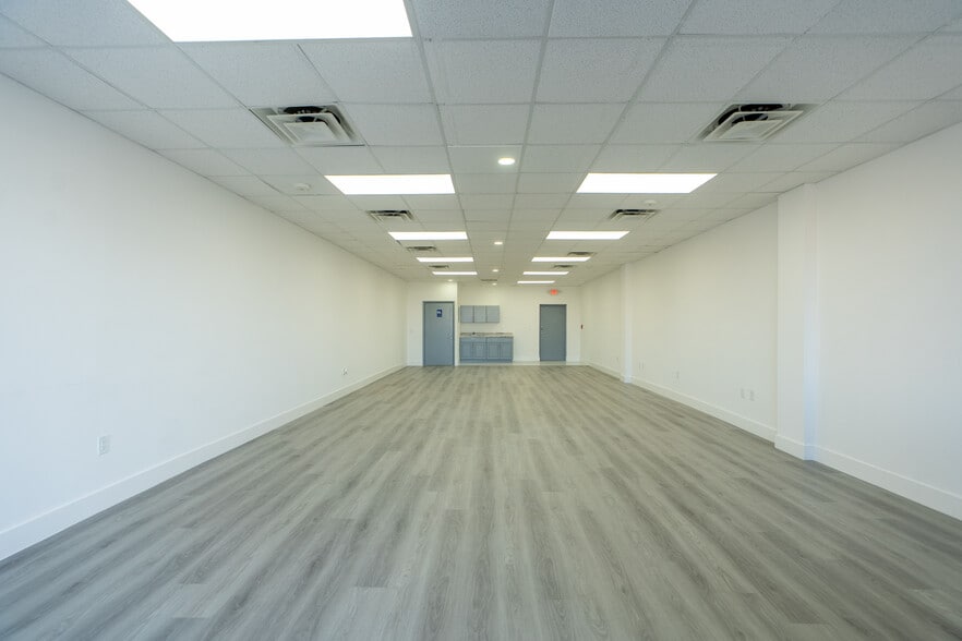 More Photos Of 7506-7560 NW 70th St, Miami Unknown For Lease