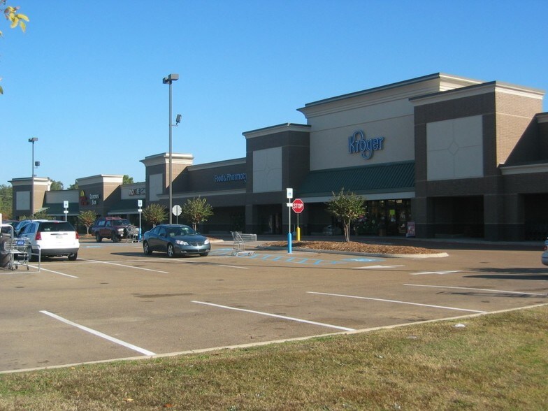 More Photos Of 1030-1060 Spillway Cir, Brandon Storefront For Lease