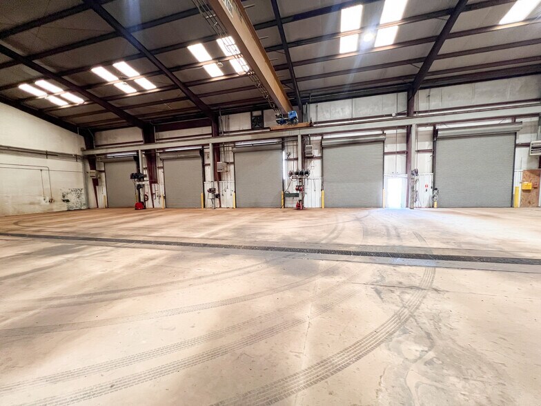 More Photos Of 3201 W Murphy St, Odessa Warehouse For Sale