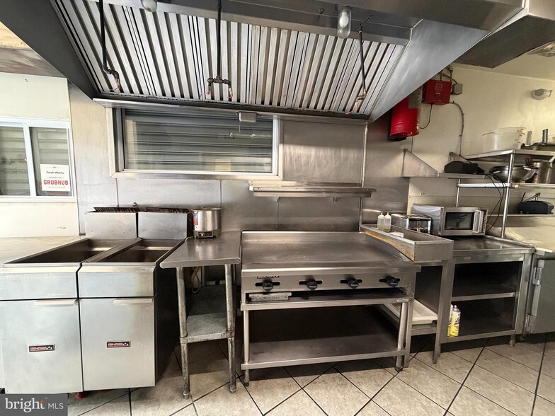 More Photos Of 2101 Reed St, Philadelphia Freestanding For Sale