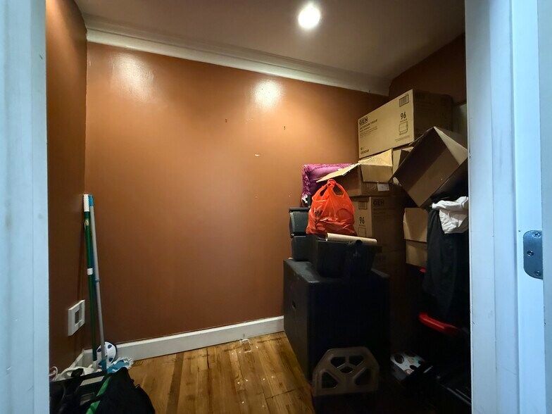 More Photos Of 923 Commercial St, Conyers Storefront For Sale