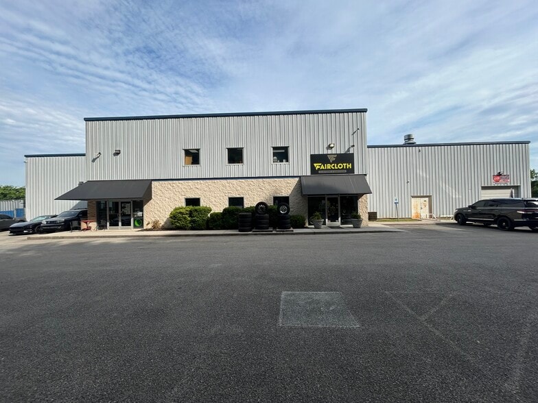 More Photos Of 8812 Kingston Pike, Knoxville Warehouse For Lease