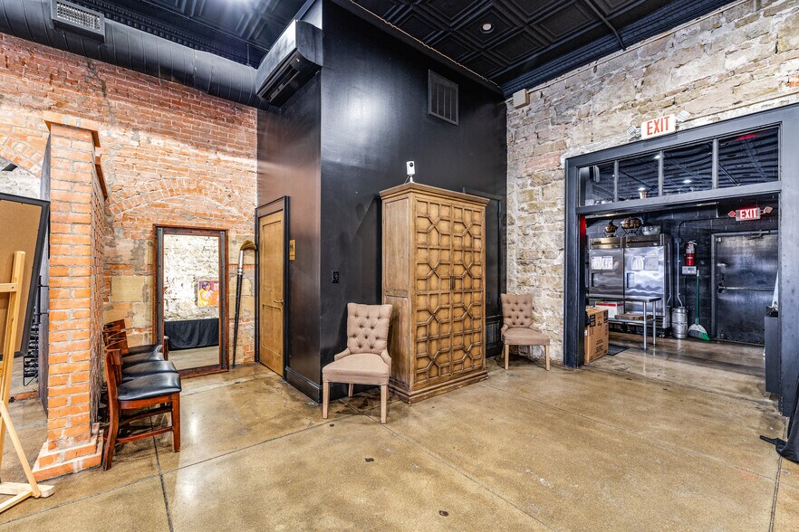 More Photos Of 38 N Chadbourne St, San Angelo Bar For Sale