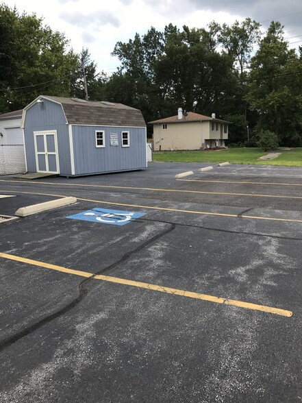 More Photos Of 1741 W Old Ridge Rd, Hobart Storefront Retail Office For Lease