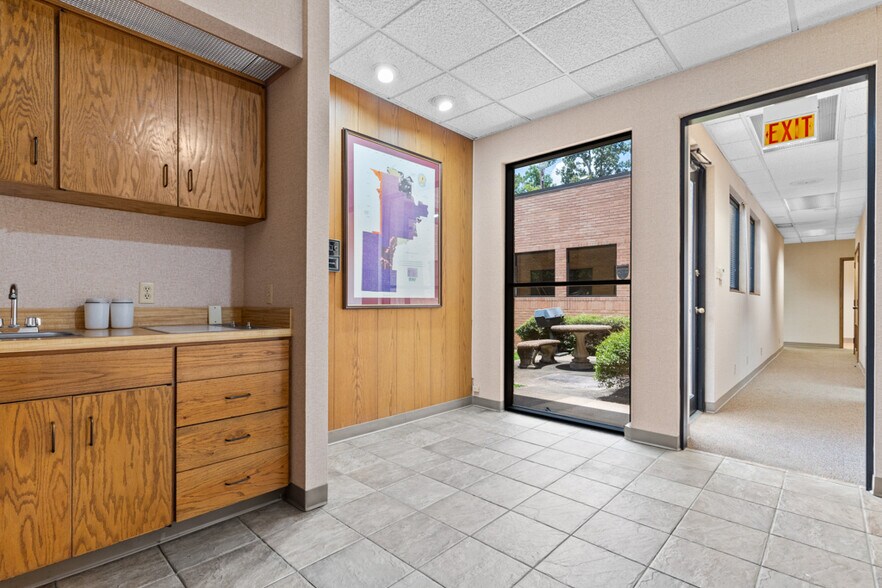 More Photos Of 915 Judson Rd, Longview Office Residential For Sale