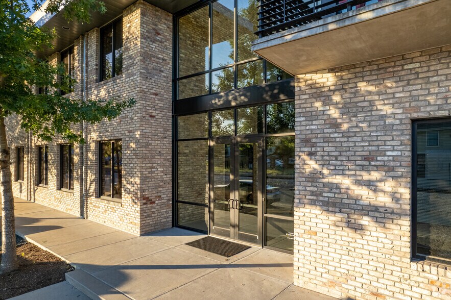 More Photos Of 2021 E 5th St, Austin Office For Lease
