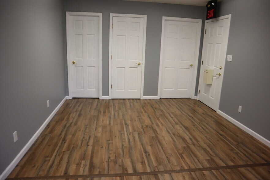 More Photos Of 4101 E 3rd St, Bloomington Office For Lease