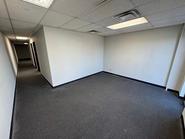 More Photos Of 10828 E Newton St, Tulsa Unknown For Lease