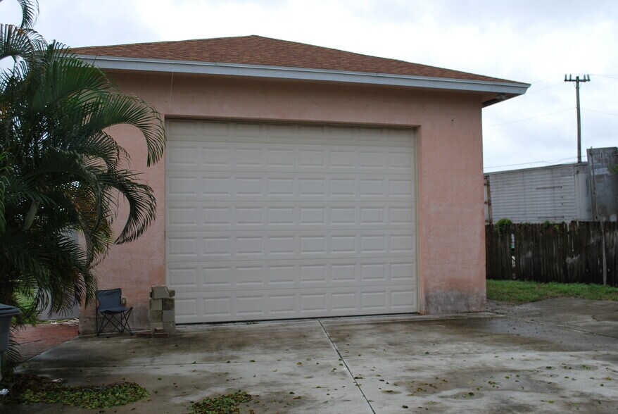 More Photos Of 1309 W Frangipani Cir, Lake Worth Specialty For Sale