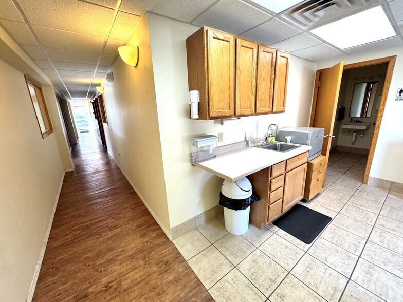 More Photos Of 1118 S Park St, Madison Office For Lease