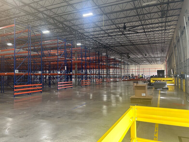 More Photos Of 4689 Industry Dr, Medford Distribution For Lease