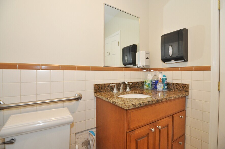 More Photos Of 210 Little Falls St, Falls Church Office For Sale