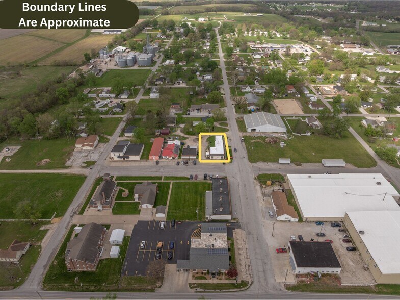 More Photos Of 220 W Lincoln St, Hawk Point General Retail For Sale