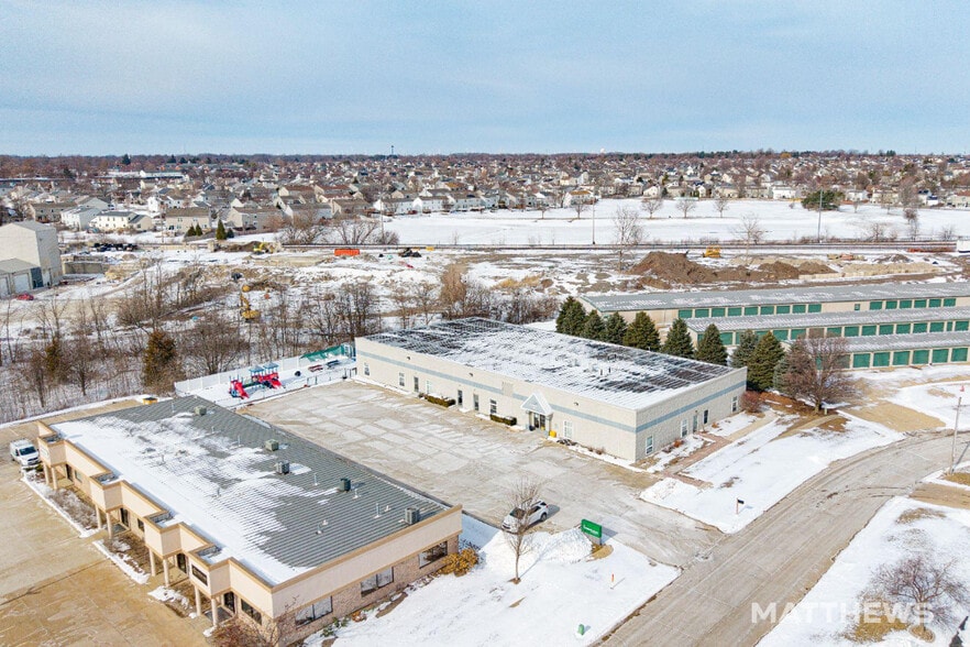 More Photos Of 409 Kays Dr, Normal General Retail For Sale