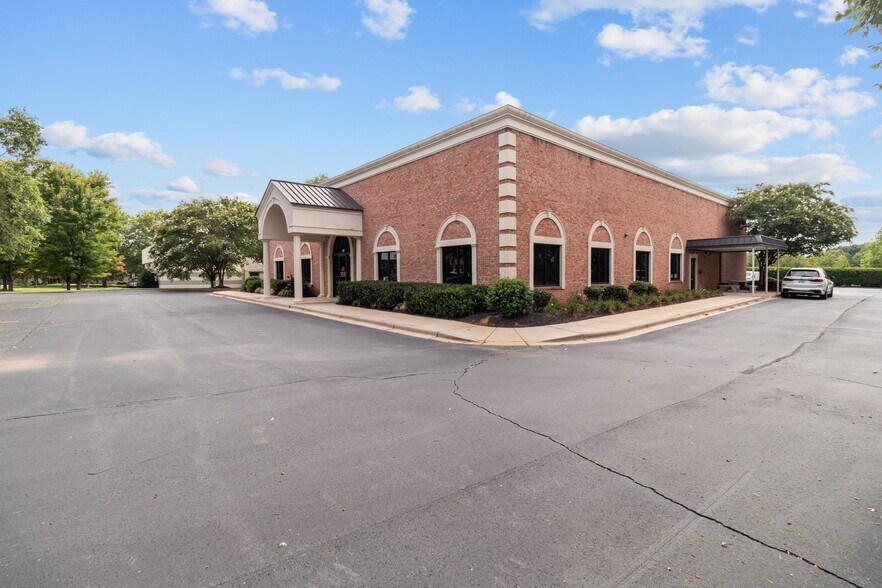 More Photos Of 147 Cedar Pointe Dr, Mooresville Research And Development For Sale