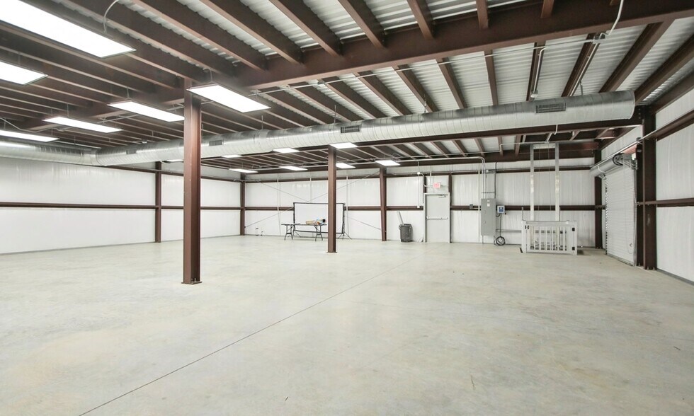 More Photos Of 4303 Southerland Rd, Houston Warehouse For Sale